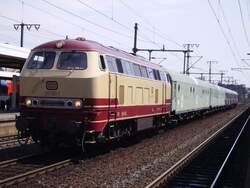 Eine BR217 am Nachmittag den 31.07.08 im Bahnhof Fulda mit einem privatzug!