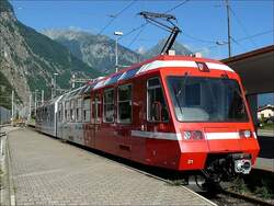 Triebzug BDeH 4/8 21 (Z 821) wird in k�rze von Martigny in Richtung Vallorcine abfahren, wo die Fahrg�ste umsteigen m�ssen, um nach Chamonix Mont Blanc weiter zufahren.