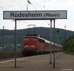 110 440-5  scheibt die RB **** Richtung Koblenz aus R�desheim heraus 29.7.08.