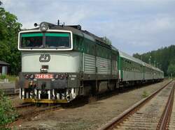 Die Taucherbrille  754 015 am 08.08.2008 mit ihrem OS aus Prag in B�hmisch Eisenstein.