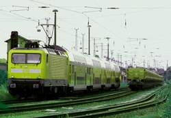 Experimentelles (Gr�n-)Foto des RE2 (RE 38174) von Cottbus nach Rathenow.