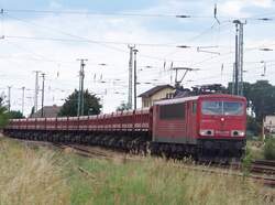 155 017-7 schleicht am 08.08.2008 mit einem Gz durch den Bahnhof von L�bbenau/Spreewald.