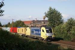 ES 64 U2-009 mit Containerzug --> HLI in Limmer am 02.10.2008