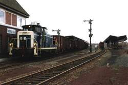 V60 365 131-2 mit �bergabeg�terzug Wanne Eickel-Gronau auf Bahnhof Gronau am 25-11-1992.