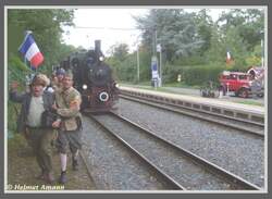 Die Laienschauspieler gaben sich am 07.09.2008 bei der Inszenierung der historischen Grenzkontrolle an der Haltestelle Waldfriedhof allergr�sste M�he, das Szenario m�glichst realistisch zu gestalten