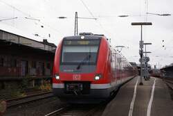 422 031-5 + 422 034-9 als S 7 nach D�sseldorf Flughafen Terminal in Solingen Hbf am 25.08.08