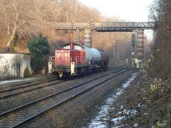 Am 04.02.09 hat 294 778-5 keine gro�e M�he mit der �berf�hrung von 2 Kesselwagen von M�nchen Ost in Richtung M�nchen Hbf am M�nchner Nockherberg.