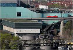 Eisenbahnviadukt Stuttgart-Münster -    Bild 3: Weiter geht die Fahrt am Kraftwerk Münster vorbei.