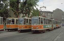 BVB 1990.Von links n.rechts ein T6,ein KT4Dt und ein KT4D Strassenbahnzug an der Endhaltestelle am Hackeschen Markt.