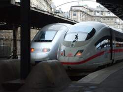 TGV aus Z�rich und ICE aus Frankfurt im Pariser Ostbahnhof.