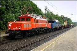 1020 018 & 1020 041 der MWB fahren mit SDG 90533 von Salzburg Gnigl nach Villach S�d Gvbf.Anlass f�r diese Fahrt war das 100 Jahre Tauernbahn Jubil�um, mit Festen in Villach und Spittal an der Drau.