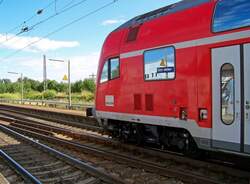Wem f�llt was auf? (RE31027 mit 146 111 in Orschweier, 19.7.09.)