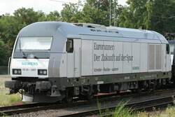 Die ER 20 - 2007 Dispolok mit Werbung steht abgestellt in M�nchengladbach HBF am 14.08.2009