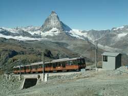 Zwei Doppel-Triebwagenz�ge der GGB vom Typ Bhe 4/8 kurz vor dem Endbahnhof Gornergrat(3089m.�.M.)am 23.09.09 
