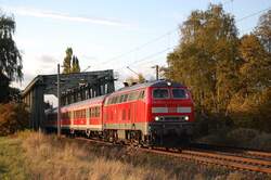 218 452-1 am Nachmittag des 12.10.2009 kurz nach �berquerung des Mittellandkanals bei Peine