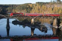 Tog 602 �berquert bei Vikersund den Snarumselva.