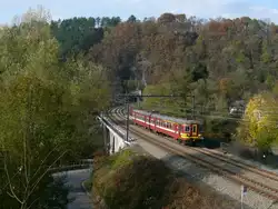 SNCB-Triebwagen 268 der Serie AM65 kurz vor dem Bahnhof Pepinster, hier aufgenommen am 31/10/2009 auf der Weserbr�cke bei Goffontaine.