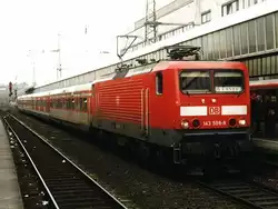 143 599-9 mit S6 S97690 Essen-K�ln Hansaring auf Essen Hauptbahnhof am 21-4-2001.