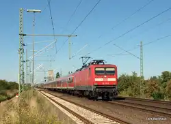 112 172-2 beschleunigt am 19.08.09 die RB 21325 Bad Oldesloe - Hamburg Hbf beim passieren der s�dlichen Bahnhofsausfahrt von Bad Oldesloe.