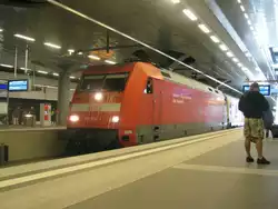 BR 101 als IC mit mir unbekanntem Reiseziel im Berliner Hauptbahnhof.