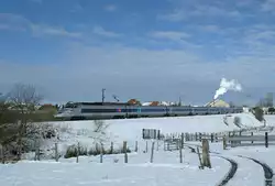 TGV Lyria 9264 erreicht in Kürze den Bahnhof Frasne, wo wer an den TGV 9284 aus Bern angekuppelt wird.