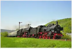 Dampffestival 2010 (im DDM): �GEG 38 1301 & 01 533 bei Ihrer Anreise mit dem Sonderzug aus M�nchen; kurz vor Trebgast, 22.5.2010.