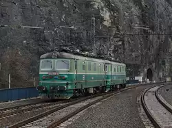 Die 122 006 und die 122 007 am 04.04.2010 bei der Durchfahrt in �st� nad Labem.