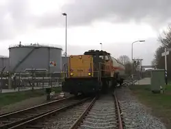 6414 mit G�terzug Delfijl-Onnen in Delfzijl Hafen am 16-4-2010.