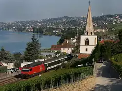 Die Re 460 062 am 29.06.2009 mit einem IR unterwegs bei Villette (VD).