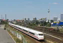 ICE 845 und 855 aus K�ln/Bonn Flughafen und Trier verlassen den Berliner Ostbahnhof in Richtung BW Rummelsburg.