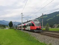 4024 085-5 mit S6 5015 W�rgl Hauptbahnhof-Hochfilzen bei Brixen im Thale am 11-8-2010.
