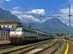 Aufgrund der verz�gerten Inbetriebsetzung der neuen ETR 610 Neigez�ge mussten im Fahrplanjahr 2009 diverse Cisalpini mit konventionellem Rollmaterial gef�hrt werden.
