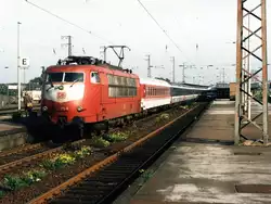 103 175-6 mit EC 3 Amsterdam CS-Basel SBB auf Oberhausen Hauptbahnhof am 17-10-1995.