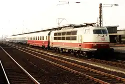103 233-3 mit EC 144 K�ln Hbf-Amsterdam CS auf Oberhausen Hauptbahnhof am 03-03-1993.