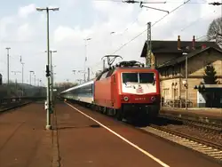 120 103-7 mit IC-zug auf Bahnhof Hasbergen am 23-4-2001.