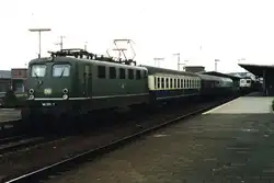 141 285-7 mit E 7075 Bad Bentheim-Osnabr�ck auf Bahnhof Rheine am 14-04-1993.