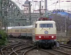 103 235-8 am IC1806 in K�ln Messe/Deutz am 19.11.2010