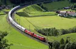 Zwei ÖBB 1216 mit Werbung 