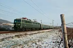 1010.10 ist mit D 16347 (SZ Wien FJB - Graz Hbf) zwischen Gumpoldskirchen und Pfaffst�tten unterwegs.