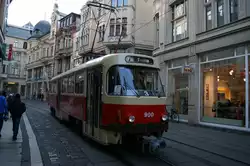 Immer an den Advendssamstagen fanden Stra�enbahnfahrten mit dem Historischen Tiebwagen 900, einem ZT4D, statt.