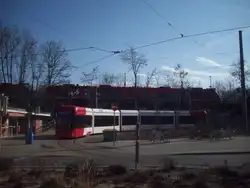 Stra�enbahn und Mittelfrankenbahn.
