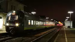 440 912 in K�fering im hintergrund sieht man 440 913 bei der ausfahrt  am 18.03.2011 .