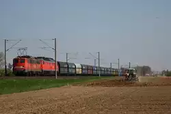 Am 20.04.2011 in K�fering 140 491 -2 und 233 525 -5 