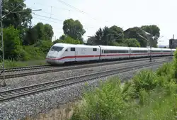 ICE-880 von M�nchen nach Hamburg-Altona kurz vor Iphofen am 11.05.2011