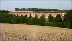 Am 12.07.2011 war der Express-Zug von Kulmbach nach Bad Schandau unterwegs und passierte zwischen Oederan und Freiberg das Frankensteiner Viadukt.