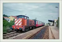 Die CP 1212 wartet mit dem Regionalzug 5916/17 Vila Real - Lagos in Alcantarilha aufdie Kreuzung mit dem IR Lagos  -Lisboa (Bareiro).