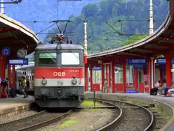 1144 284 in Bruck/Mur als Linie S1 der S-Bahn Graz gerade aus Spielfeld-Stra� angekommen.