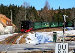 99 785 der Fichtelbergbahn l�uft am 26.02.2011 mit ihrem Planzug aus Oberwiesenthal im Bf.