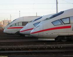 Die Supernasen: 415 003, 406 052 und 406 004 (von links nach rechts betrachtet) am 20.03.2006 sehr fotogen aufgereiht in der Abstellgruppe des BW Frankfurt am Main.