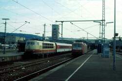 103 242 mit IC 612 am 11.08.19995 in Stuttgart Hbf  